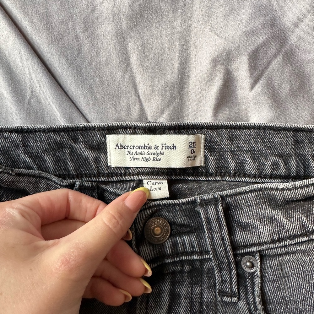 Abercrombie & Fitch Curve Love Ankle Straight Jean (Ultra High-Rise)